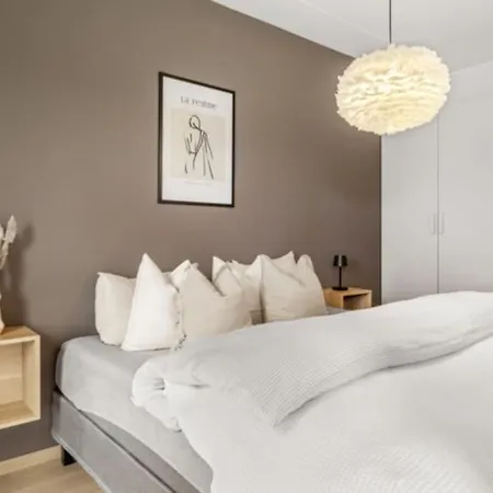 Sentral Leilighet, Med Parkering Apartment *
